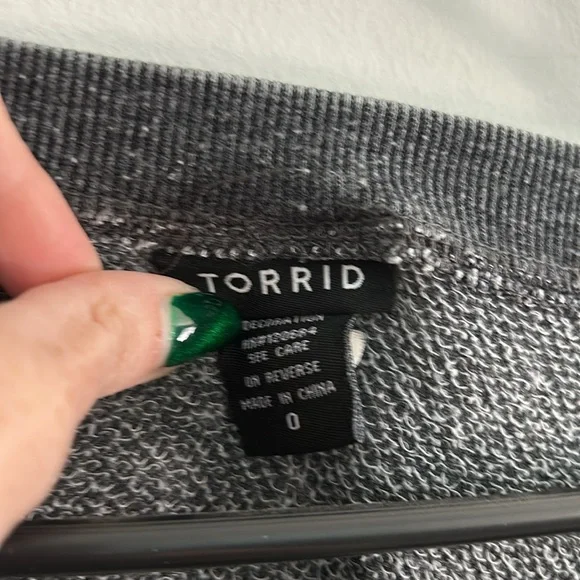 Torrid Gray Skull Shirt with Red Roses - Picture 4 of 4